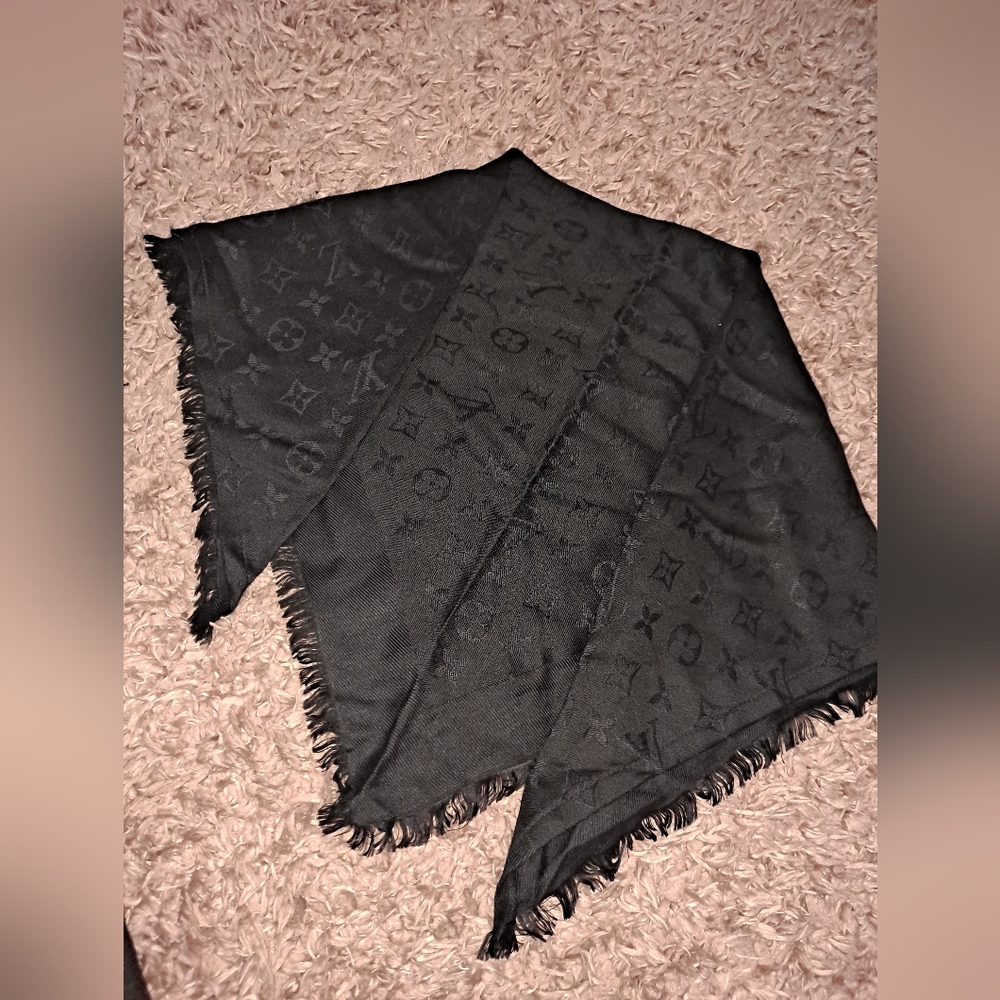 Louis Vuitton Black Monogram Silk Wool Shawl/scarf💖
